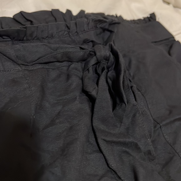 **Moving! EVERYTHING OBO** Black paper bag style shorts with tie belt - Picture 2 of 4
